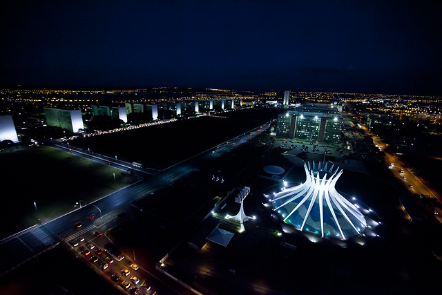 Esplanada dos Ministérios e Catedral de Brasília